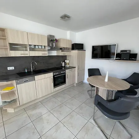 Sara Buskam Mit Terrasse Apartment